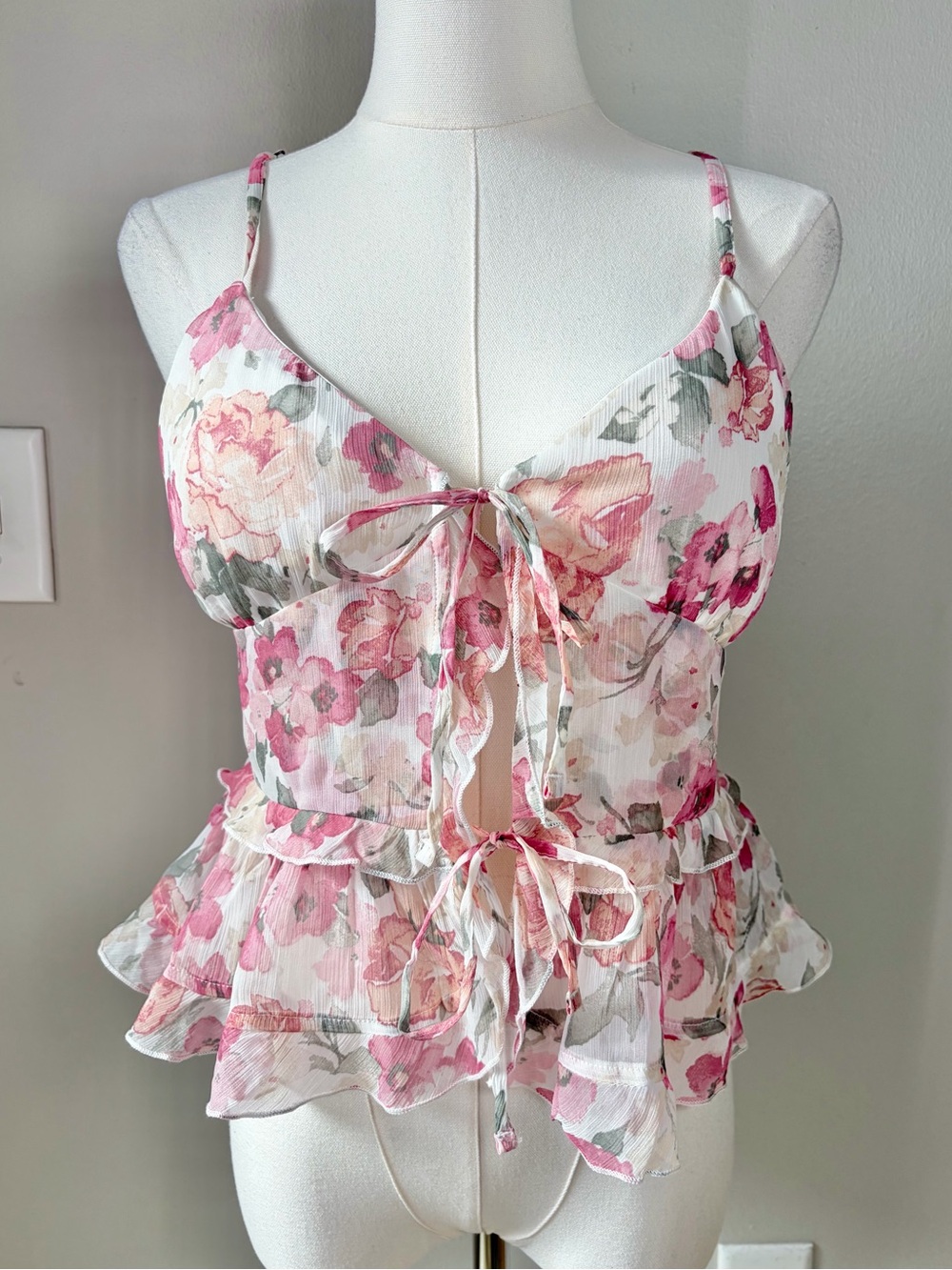 Hollister Semi Sheer Tiered Floral Tie Front Tank Top Romantic Delicate Femme